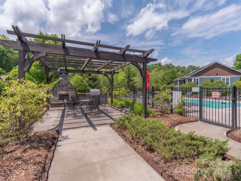 10 Holland Mountain View, Asheville, NC 28804.  MLS# CAR4290866, YatesRealty ID 35253. 