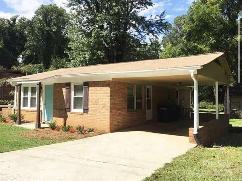 816 Alexander Street, Statesville, NC 28677.  MLS# CAR4292064, YatesRealty ID 35254. 