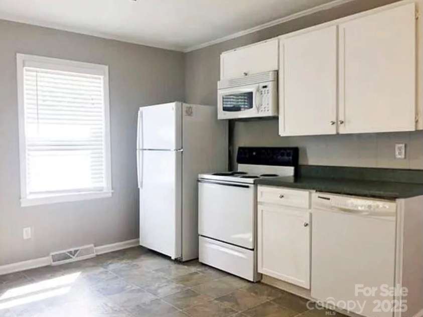 816 Alexander Street, Statesville, NC 28677.  MLS# CAR4292064, YatesRealty ID 35254. 