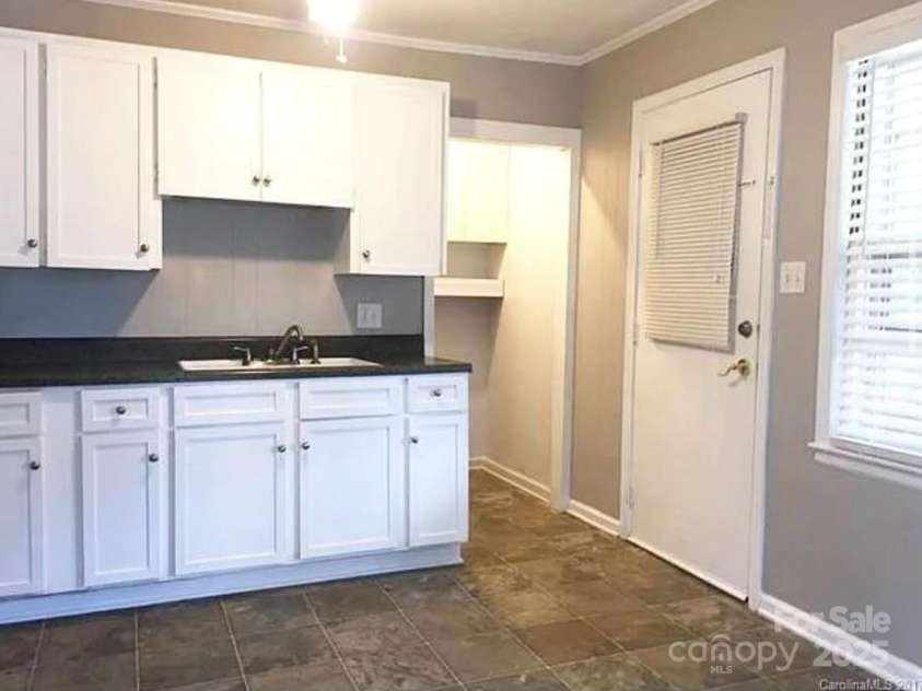 816 Alexander Street, Statesville, NC 28677.  MLS# CAR4292064, YatesRealty ID 35254. 