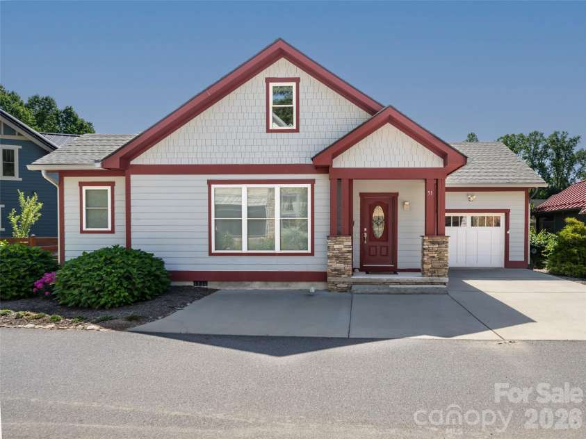 51 Verde Drive, Asheville, NC 28806.  MLS# CAR4400901, YatesRealty ID 35255. 