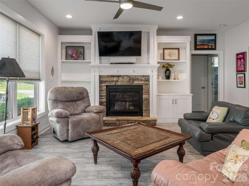 51 Verde Drive, Asheville, NC 28806.  MLS# CAR4400901, YatesRealty ID 35255. 