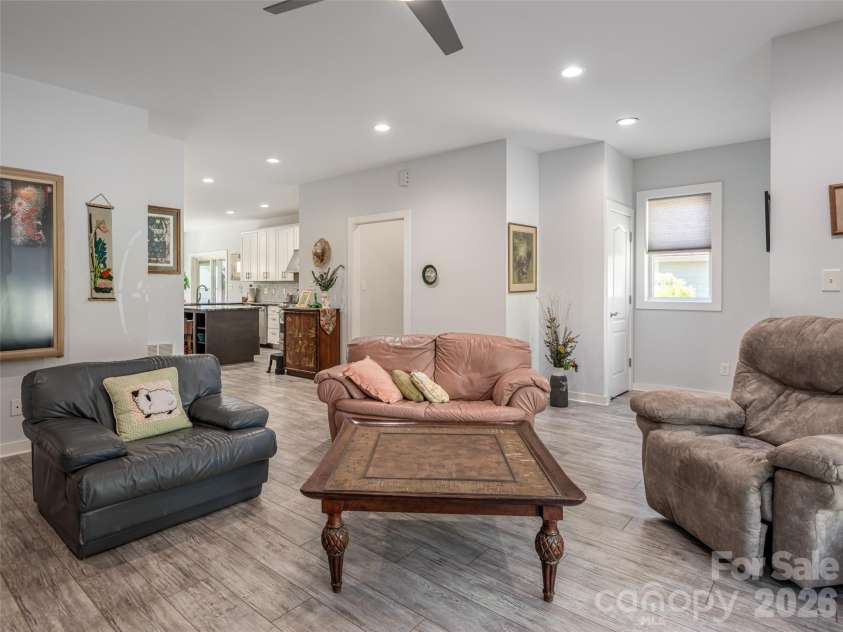 51 Verde Drive, Asheville, NC 28806.  MLS# CAR4400901, YatesRealty ID 35255. 