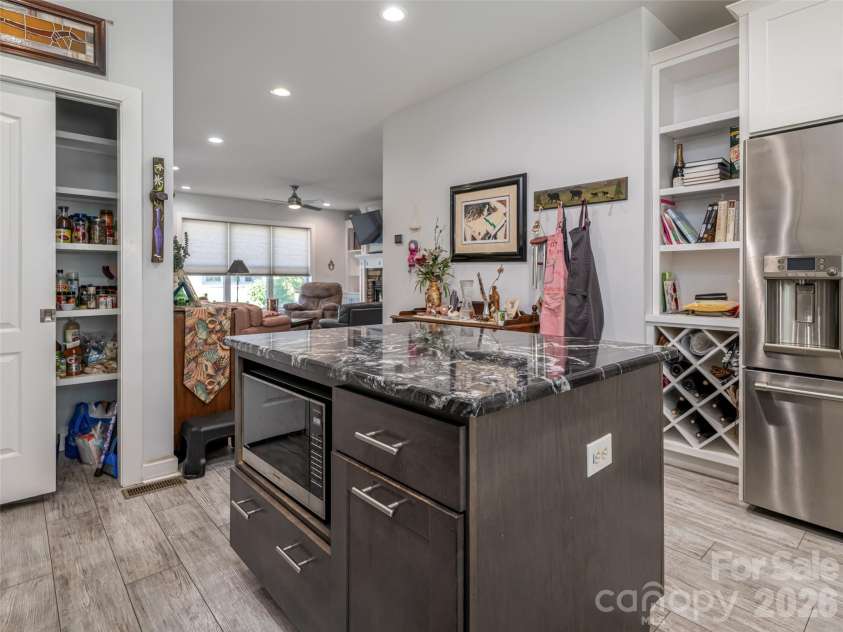 51 Verde Drive, Asheville, NC 28806.  MLS# CAR4400901, YatesRealty ID 35255. 