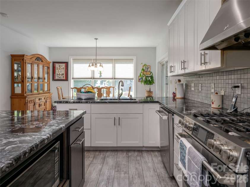 51 Verde Drive, Asheville, NC 28806.  MLS# CAR4400901, YatesRealty ID 35255. 