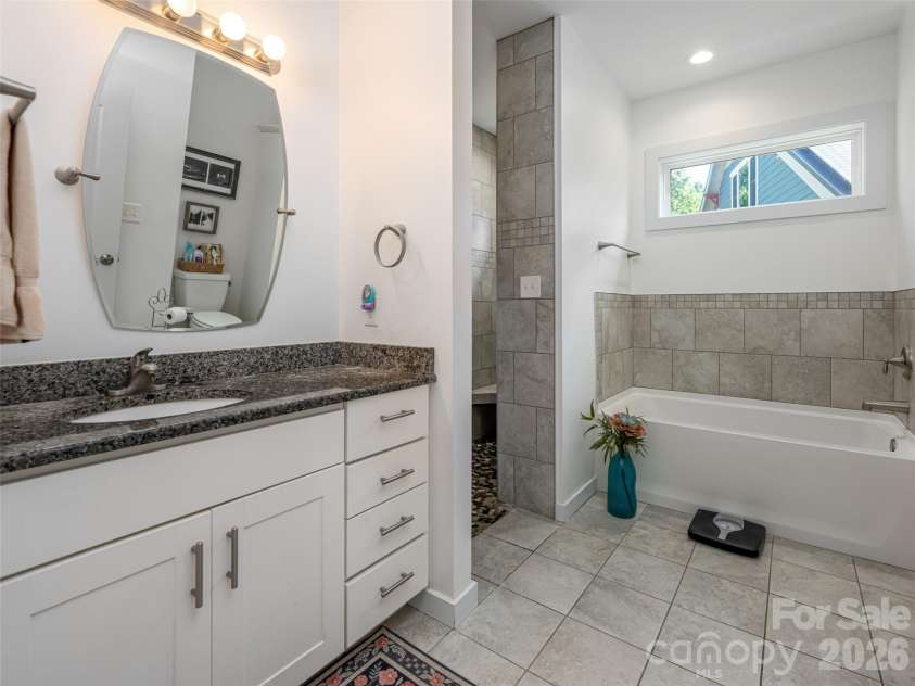 51 Verde Drive, Asheville, NC 28806.  MLS# CAR4400901, YatesRealty ID 35255. 
