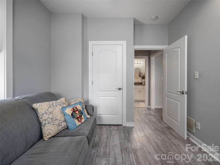 51 Verde Drive, Asheville, NC 28806.  MLS# CAR4400901, YatesRealty ID 35255. 