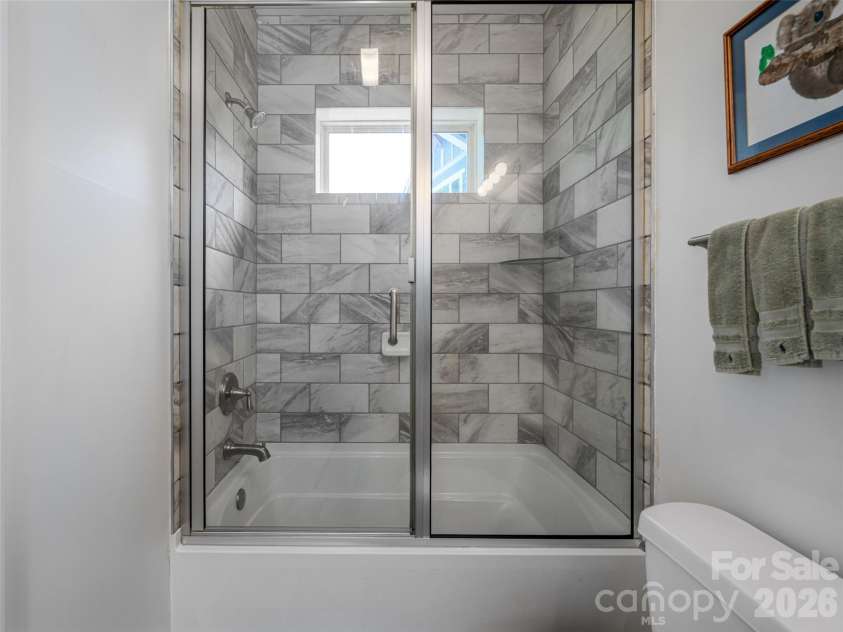 51 Verde Drive, Asheville, NC 28806.  MLS# CAR4400901, YatesRealty ID 35255. 