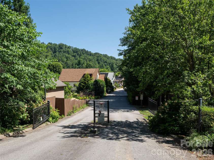 51 Verde Drive, Asheville, NC 28806.  MLS# CAR4400901, YatesRealty ID 35255. Gated community