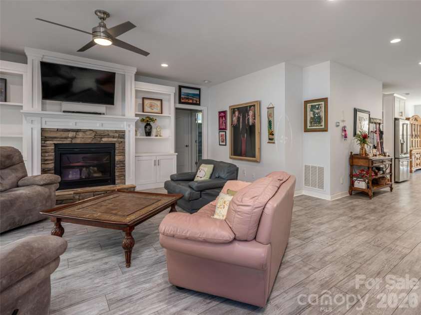 51 Verde Drive, Asheville, NC 28806.  MLS# CAR4400901, YatesRealty ID 35255. Great room concept