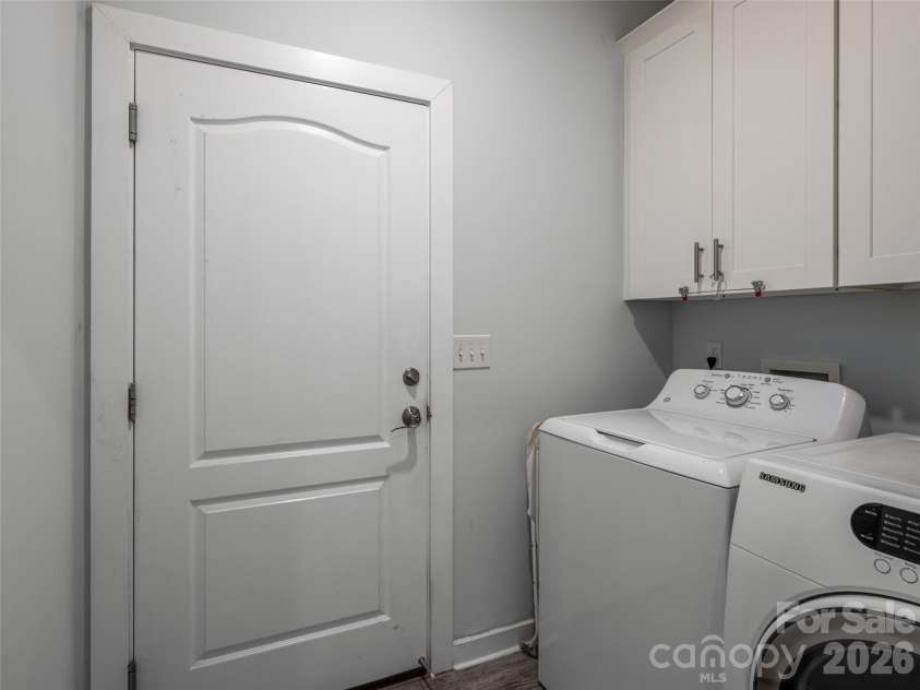 51 Verde Drive, Asheville, NC 28806.  MLS# CAR4400901, YatesRealty ID 35255. Laundry on main level