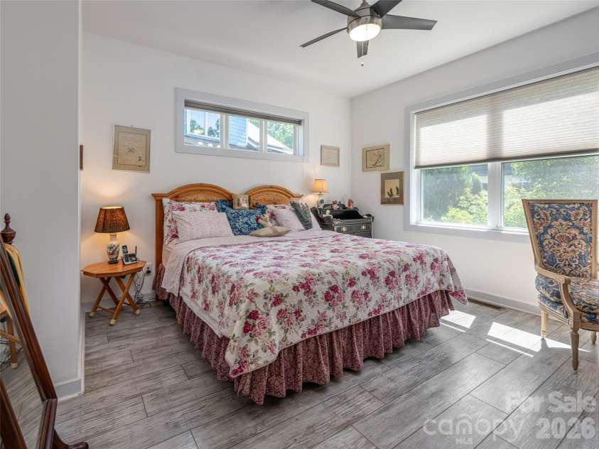 51 Verde Drive, Asheville, NC 28806.  MLS# CAR4400901, YatesRealty ID 35255. Primary Bedroom Retreat