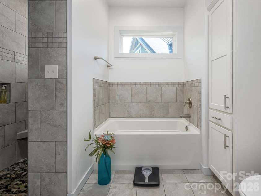 51 Verde Drive, Asheville, NC 28806.  MLS# CAR4400901, YatesRealty ID 35255. Primary spa-like bath