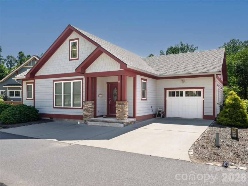 51 Verde Drive, Asheville, NC 28806.  MLS# CAR4400901, YatesRealty ID 35255. Silver-level green built
