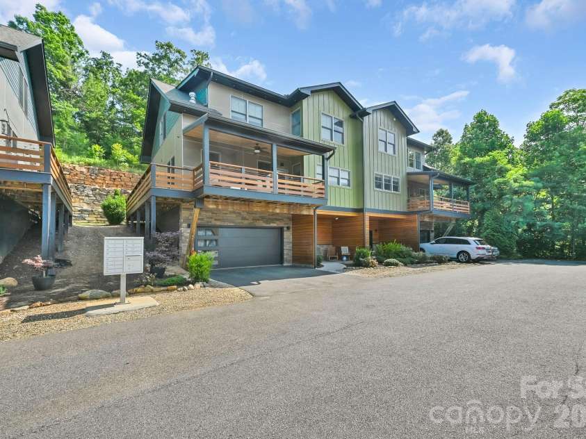 406 Kessler Place, Asheville, NC 28804.  MLS# CAR4398574, YatesRealty ID 35257. 