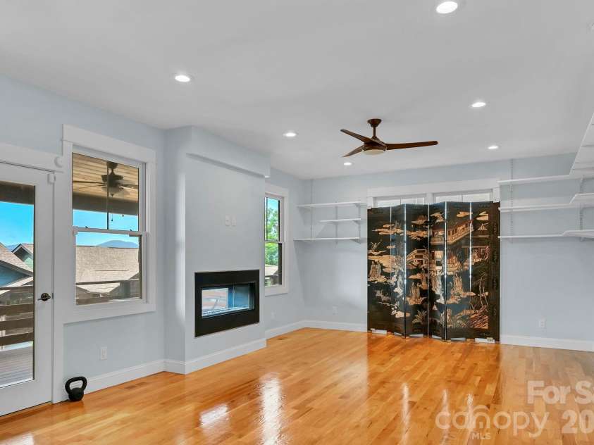 406 Kessler Place, Asheville, NC 28804.  MLS# CAR4398574, YatesRealty ID 35257. 
