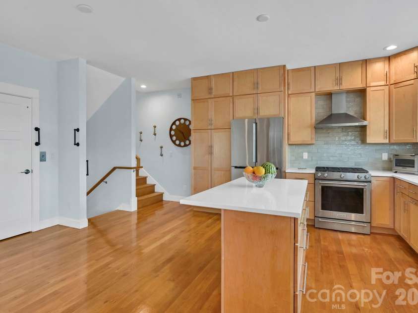 406 Kessler Place, Asheville, NC 28804.  MLS# CAR4398574, YatesRealty ID 35257. 