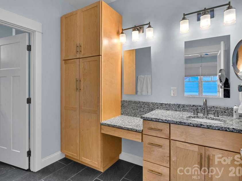 406 Kessler Place, Asheville, NC 28804.  MLS# CAR4398574, YatesRealty ID 35257. 