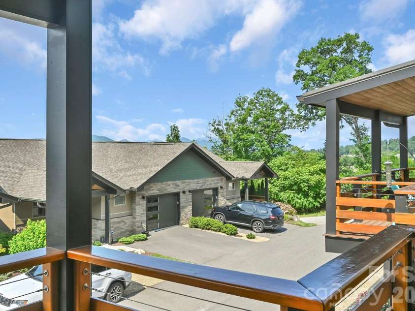 406 Kessler Place, Asheville, NC 28804.  MLS# CAR4398574, YatesRealty ID 35257. 
