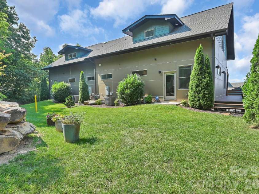 406 Kessler Place, Asheville, NC 28804.  MLS# CAR4398574, YatesRealty ID 35257. 