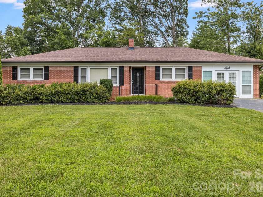 3226 Charlyne Drive, Hendersonville, NC 28792.  MLS# CAR4335660, YatesRealty ID 35258. 