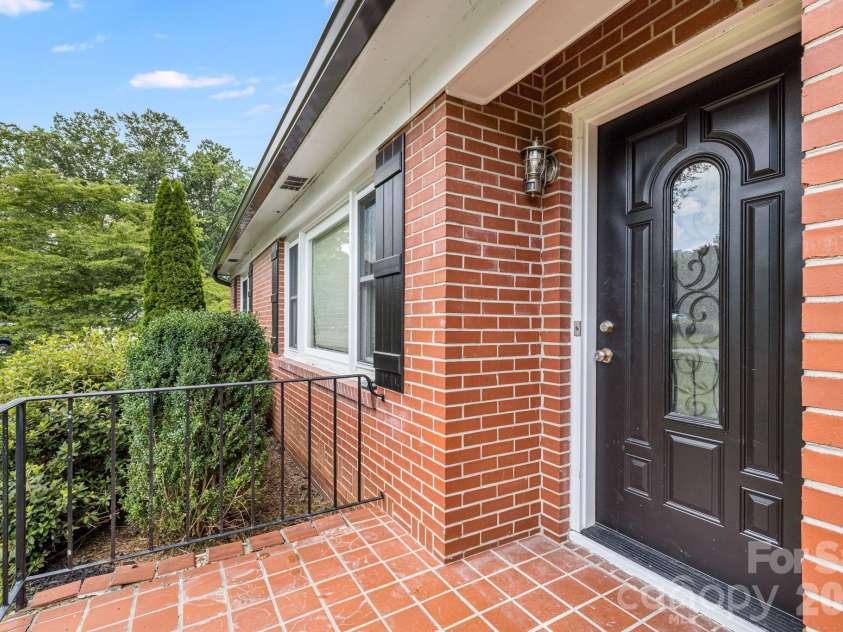 3226 Charlyne Drive, Hendersonville, NC 28792.  MLS# CAR4335660, YatesRealty ID 35258. 
