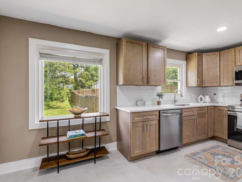 3226 Charlyne Drive, Hendersonville, NC 28792.  MLS# CAR4335660, YatesRealty ID 35258. 