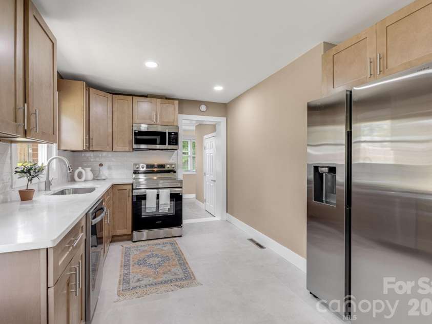 3226 Charlyne Drive, Hendersonville, NC 28792.  MLS# CAR4335660, YatesRealty ID 35258. 