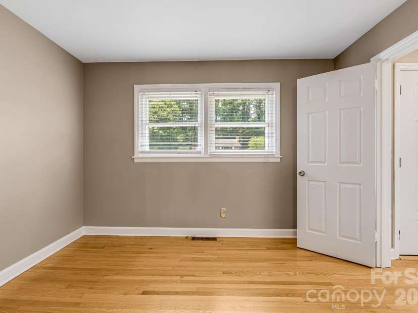 3226 Charlyne Drive, Hendersonville, NC 28792.  MLS# CAR4335660, YatesRealty ID 35258. 