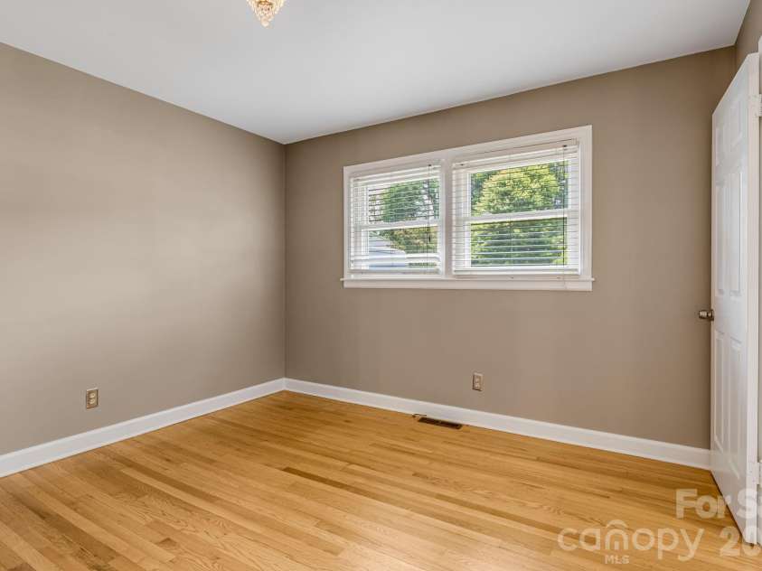 3226 Charlyne Drive, Hendersonville, NC 28792.  MLS# CAR4335660, YatesRealty ID 35258. 