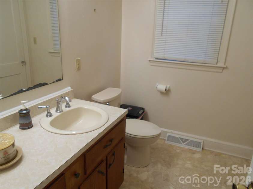 18 Herron Street, Black Mountain, NC 28711.  MLS# CAR4357548, YatesRealty ID 35259. Bath