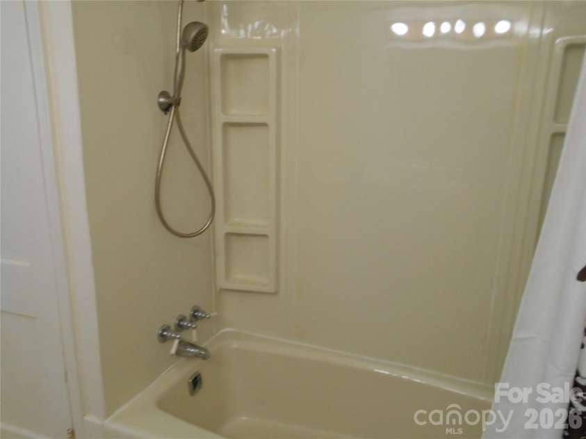 18 Herron Street, Black Mountain, NC 28711.  MLS# CAR4357548, YatesRealty ID 35259. Bath with tub/shower