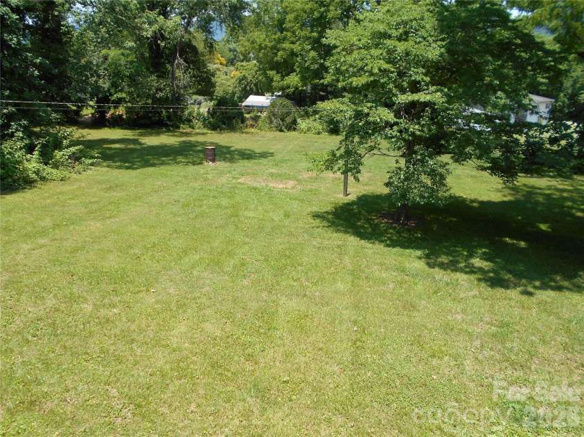 18 Herron Street, Black Mountain, NC 28711.  MLS# CAR4357548, YatesRealty ID 35259. Spacious Back Yard