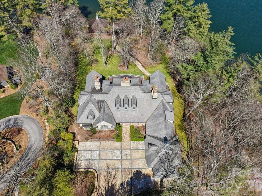 138 Indian Trace, Lake Toxaway, NC 28747.  MLS# CAR4361067, YatesRealty ID 35260. 