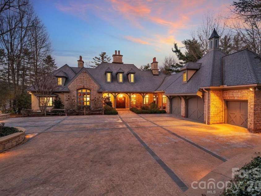 138 Indian Trace, Lake Toxaway, NC 28747.  MLS# CAR4361067, YatesRealty ID 35260. 