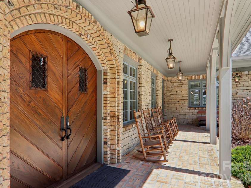 138 Indian Trace, Lake Toxaway, NC 28747.  MLS# CAR4361067, YatesRealty ID 35260. 