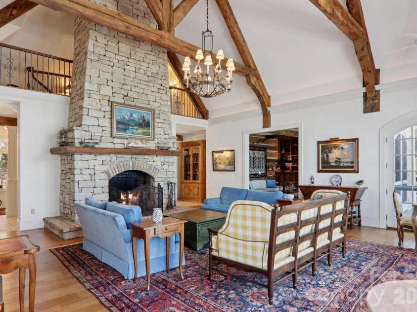 138 Indian Trace, Lake Toxaway, NC 28747.  MLS# CAR4361067, YatesRealty ID 35260. 