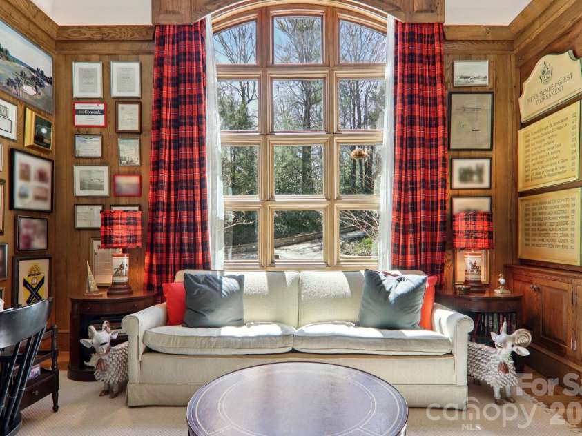 138 Indian Trace, Lake Toxaway, NC 28747.  MLS# CAR4361067, YatesRealty ID 35260. 