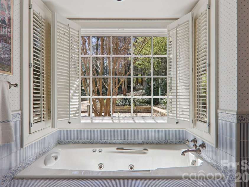 138 Indian Trace, Lake Toxaway, NC 28747.  MLS# CAR4361067, YatesRealty ID 35260. 