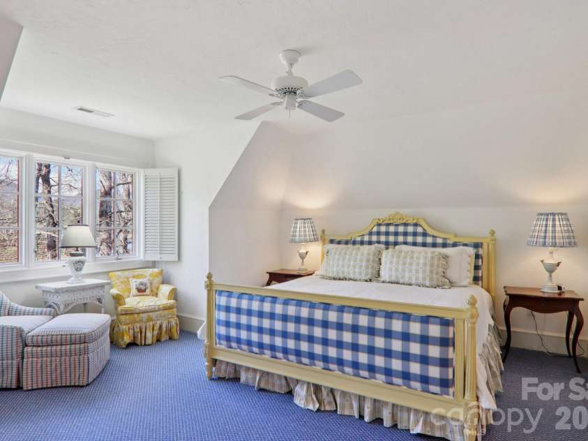 138 Indian Trace, Lake Toxaway, NC 28747.  MLS# CAR4361067, YatesRealty ID 35260. 