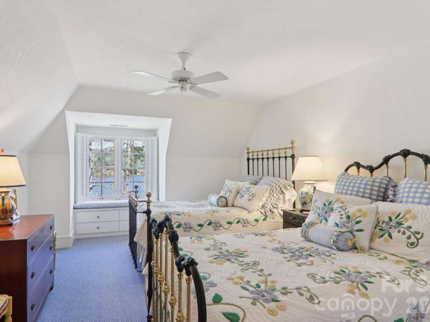 138 Indian Trace, Lake Toxaway, NC 28747.  MLS# CAR4361067, YatesRealty ID 35260. 