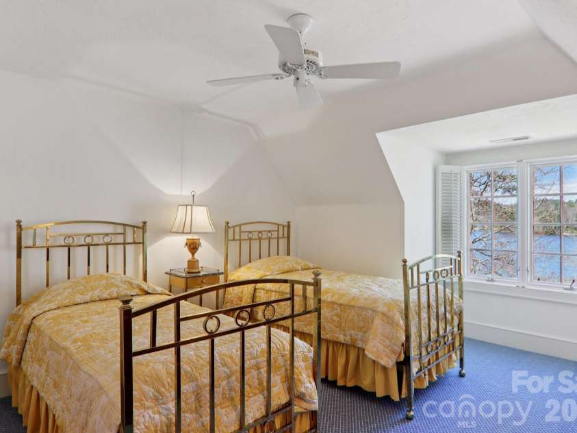138 Indian Trace, Lake Toxaway, NC 28747.  MLS# CAR4361067, YatesRealty ID 35260. 