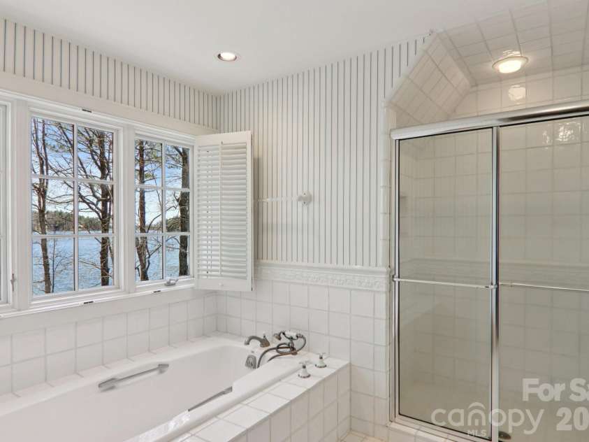 138 Indian Trace, Lake Toxaway, NC 28747.  MLS# CAR4361067, YatesRealty ID 35260. 