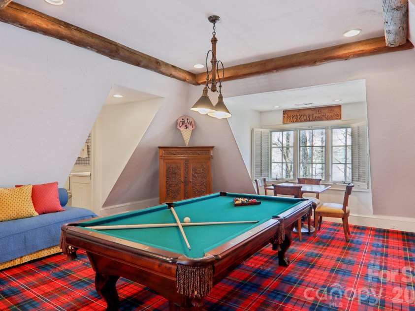 138 Indian Trace, Lake Toxaway, NC 28747.  MLS# CAR4361067, YatesRealty ID 35260. 