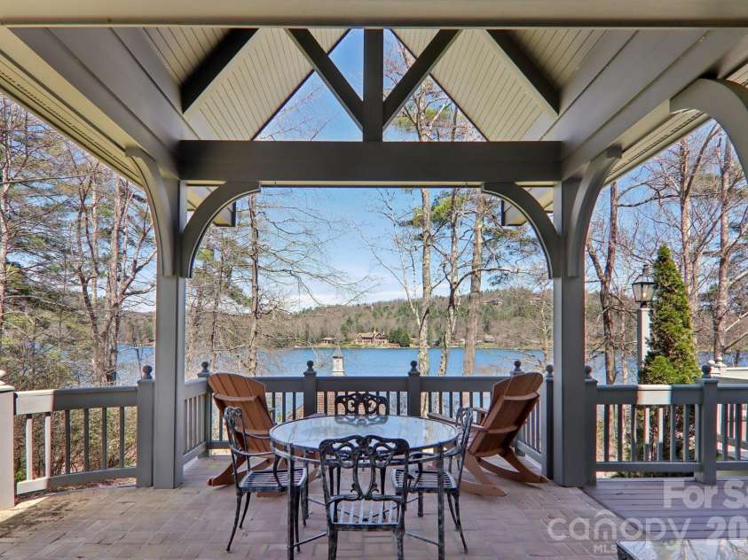 138 Indian Trace, Lake Toxaway, NC 28747.  MLS# CAR4361067, YatesRealty ID 35260. 