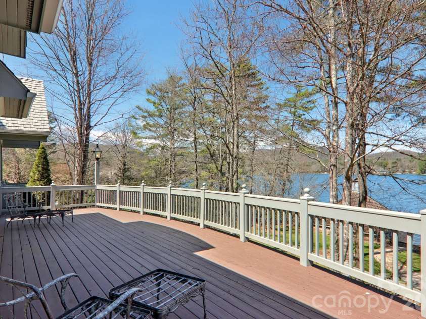 138 Indian Trace, Lake Toxaway, NC 28747.  MLS# CAR4361067, YatesRealty ID 35260. 