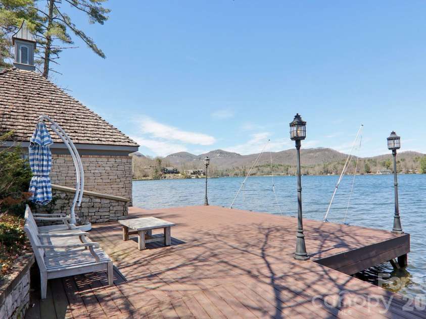 138 Indian Trace, Lake Toxaway, NC 28747.  MLS# CAR4361067, YatesRealty ID 35260. 