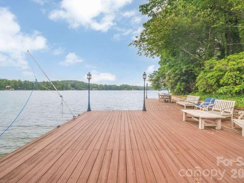 138 Indian Trace, Lake Toxaway, NC 28747.  MLS# CAR4361067, YatesRealty ID 35260. 