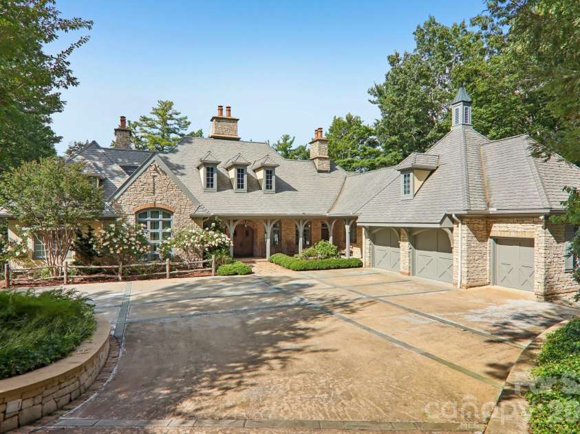 138 Indian Trace, Lake Toxaway, NC 28747.  MLS# CAR4361067, YatesRealty ID 35260. 