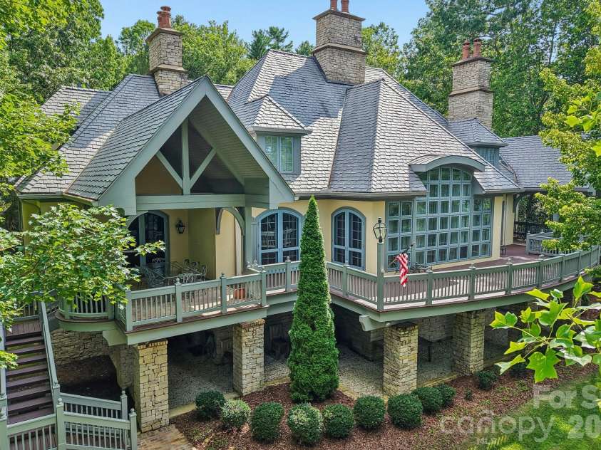 138 Indian Trace, Lake Toxaway, NC 28747.  MLS# CAR4361067, YatesRealty ID 35260. 